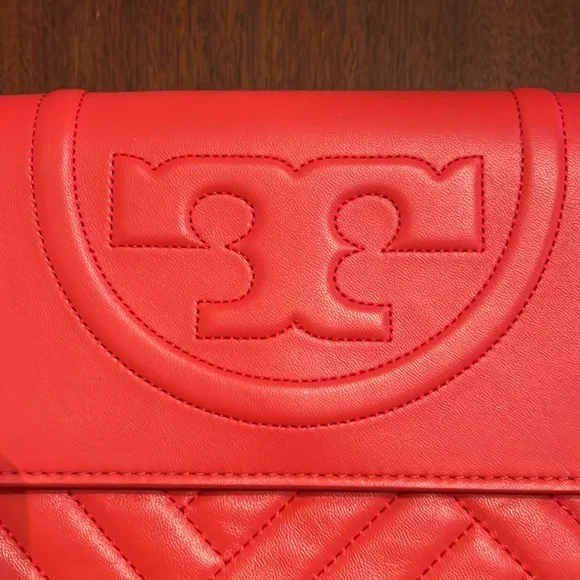 NWOT Tory Burch Red Quilted Leather Shoulder Bag with Chain Strap - Picture 2 of 7